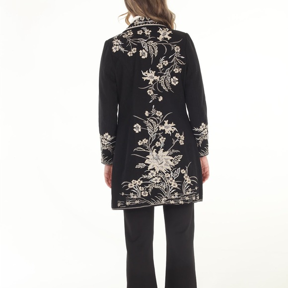 Elegant Black Floral Embroidered Women's Coat - Picture 4 of 4